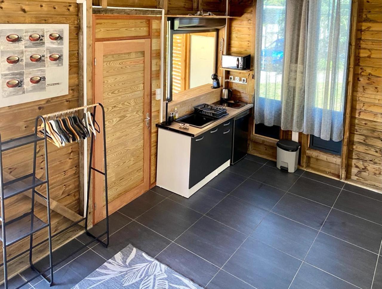 Charmant Bungalow Tout Confort Climatise - Terrasse Et Acces Plage ! Deshaies Exterior photo