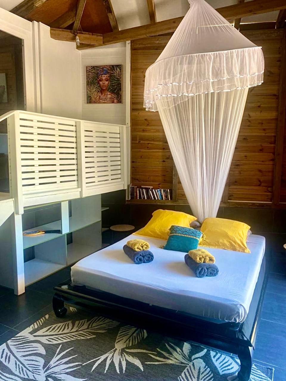 Charmant Bungalow Tout Confort Climatise - Terrasse Et Acces Plage ! Deshaies Exterior photo